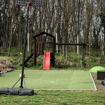 Piros Tanya Es Vendeghaz Πάρκο διακοπών