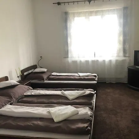 Piros Tanya Es Vendeghaz * Nyíregyháza