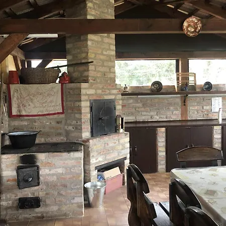 Piros Tanya Es Vendeghaz Πάρκο διακοπών Nyíregyháza